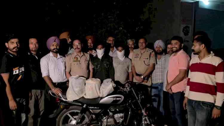 2 Nabbed with 14.965 kg heroin in Guru Har Sahai area