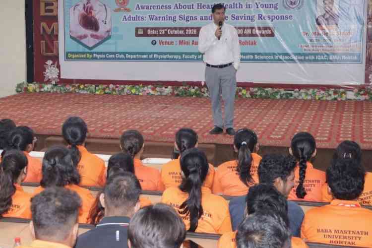 बीएमयू में युवाओं को सीपीआर और एईडी का प्रशिक्षण, हृदय रोग के संकेतों की जानकारी दी