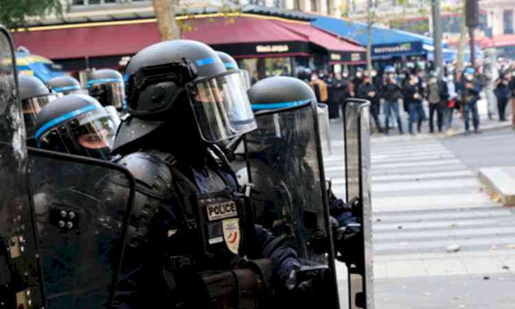 France records 135 arrests during demonstrations by early Saturday afternoon