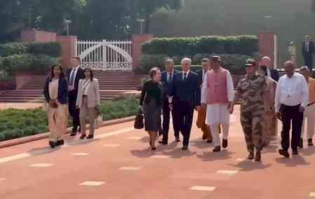 Russian State Duma Speaker pays tribute to Mahatma Gandhi at Rajghat 