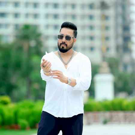 Subodh Uniyal apologises to Daler Mehndi, Mika Singh says, 'Hope we can put this behind us'
