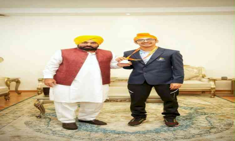 Punjab CM Mann congratulates Jagsher Singh on BWF Junior Worlds bronze