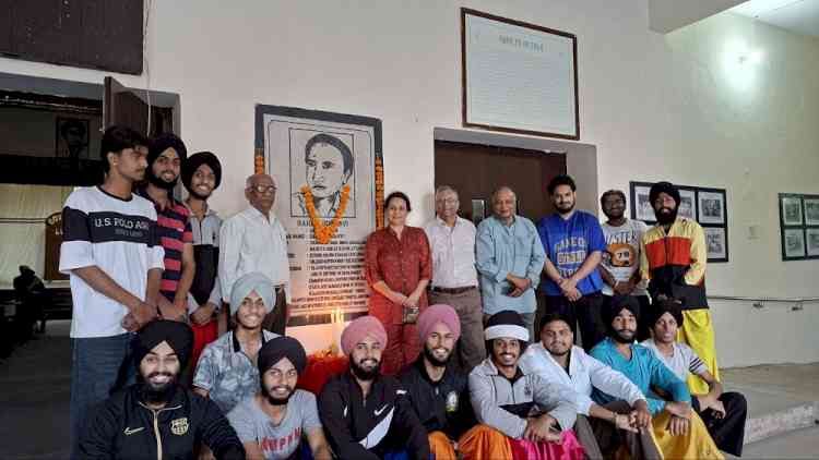 Sahir Ludhianvi Remembered at His Alma Mater; Alumni Regret Ludhiana’s Failure to Honour Its Literary Icon