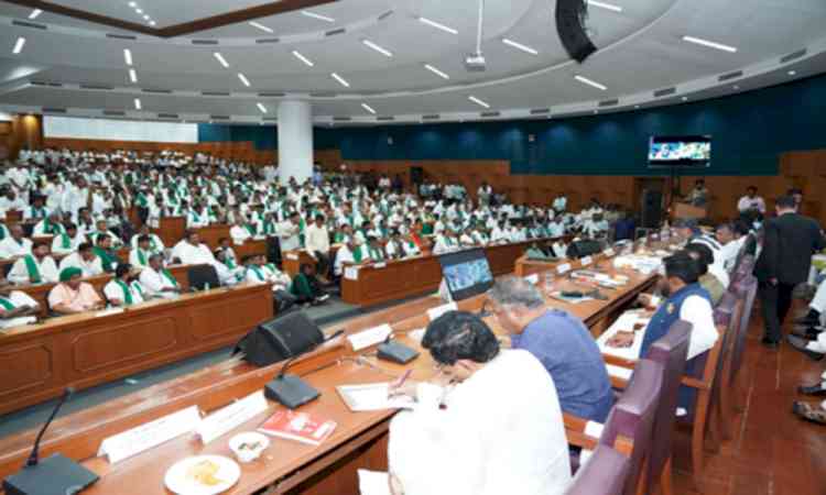 K’taka govt holds talks with sugarcane factory owners & growers; CM appeals to farmers to allow cane crushing