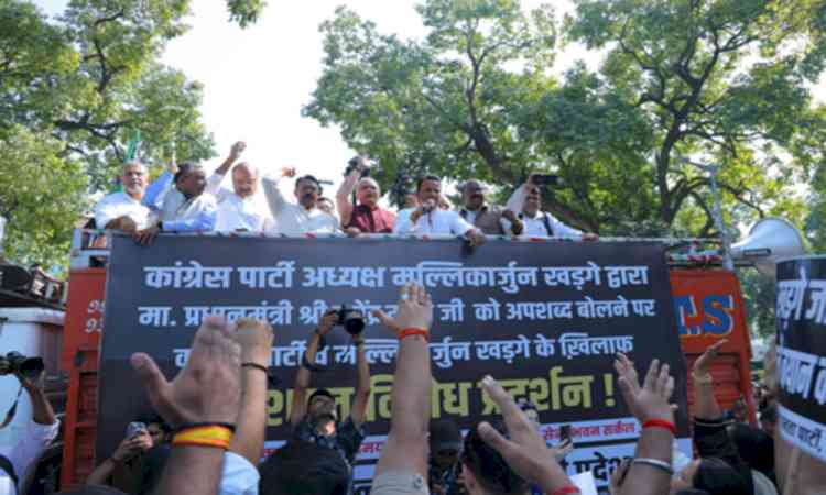 Delhi BJP protests near Kharge’s official residence over remark on PM Modi