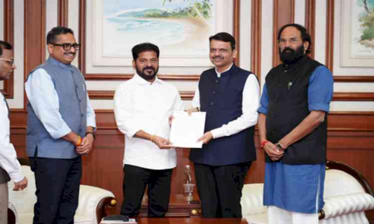 Maharashtra CM agrees to consider Telangana’s request on Tummidihatti Barrage