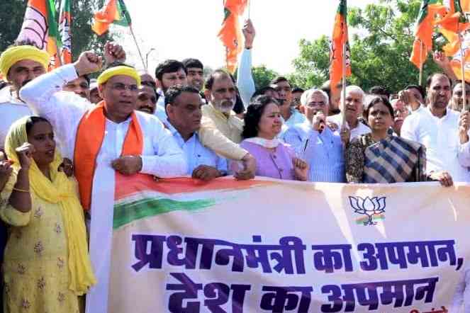 खड़गे की टिप्पणी पर भाजपा का पलटवार, राहुल-सोनिया से मांगा जवाब