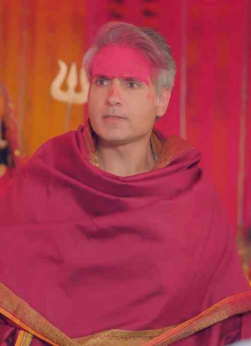 “I practised different voice exercises to bring a feminine quality to my voice” says Iqbal Khan on shooting for a recent track in Sony SAB’s Yaadein