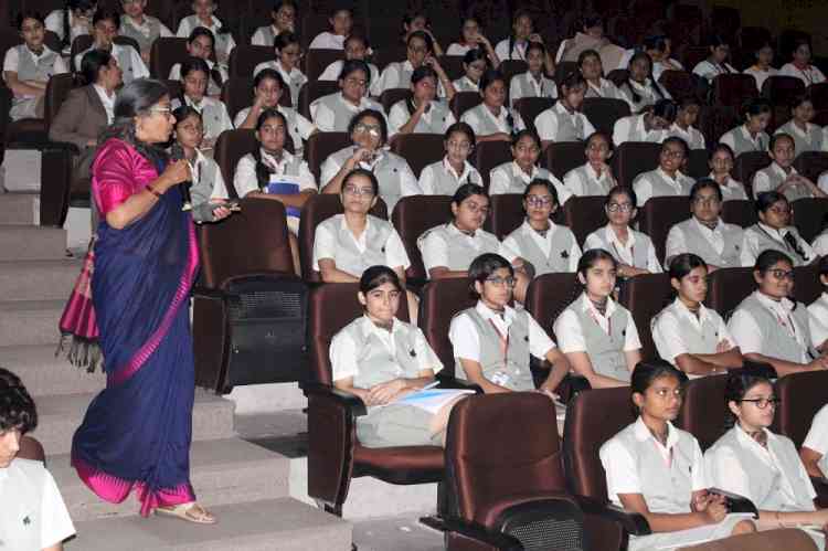 Ivy World School Organises Career Counselling Session for Students of Grades IX–XII
