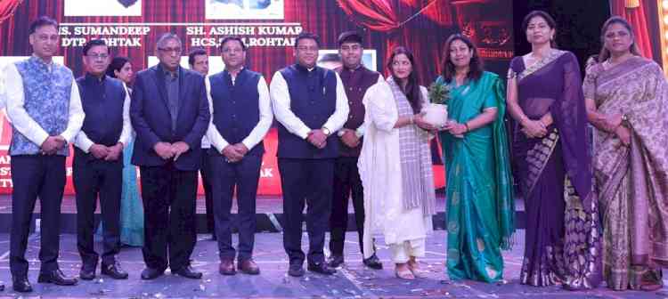 जैड ग्लोबल स्कूल के वार्षिकोत्सव में विद्यार्थियों ने दी बॉलीवुड प्रस्तुतियां