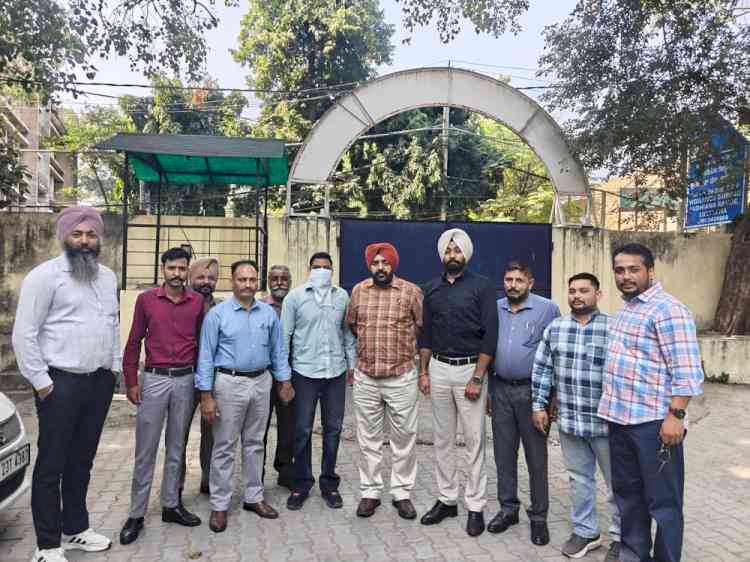 Vigilance Bureau nabs Inspector Municipal Corporation red handed accepting bribe of Rs 25,000