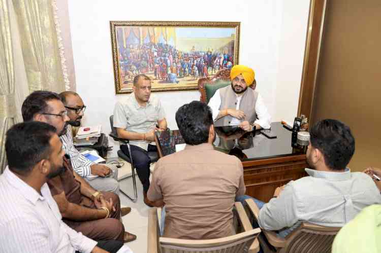 Tarunpreet Singh Sond Assures Time-Bound Resolution of MGNREGA Union’s Demands