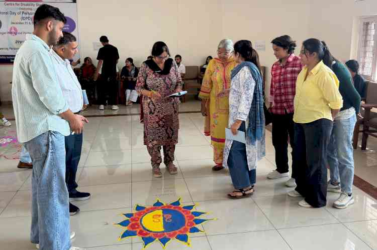 एमडीयू में रंगोली व मेहंदी प्रतियोगिताओं में छात्रों ने दिखाई प्रतिभा
