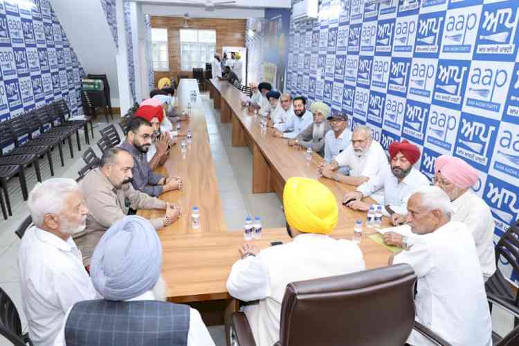 Zila Parishad Panchayat Samiti Pensioners Employees Association Holds Meeting with Cabinet Minister Tarunpreet Singh Sond