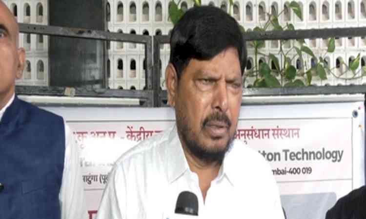 I can bring Fadnavis, Uddhav Thackeray together permanently in future, says Ramdas Athawale