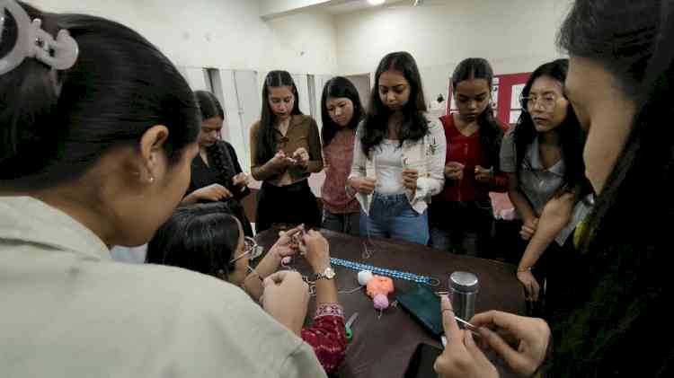 Peer Learning Workshop on Lace Making by Tatting Organised at GHSC-10 