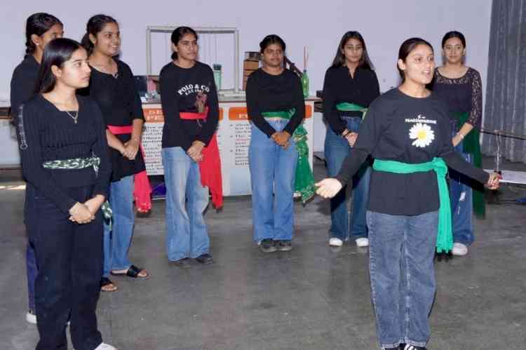 KMVites Drive Environmental awareness through Creative Performances at 'Photon Fiesta'