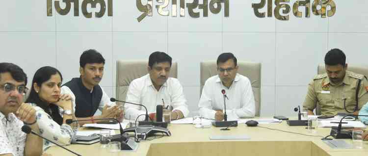 लंबित शिकायतों पर सख्त हुए डीसी, अधिकारियों को कार्रवाई की चेतावनी
