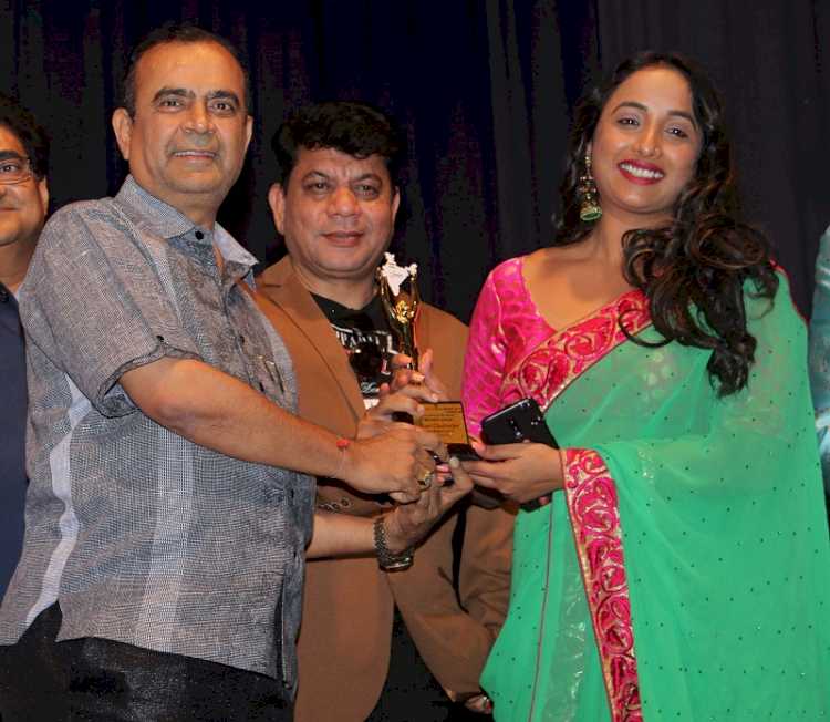 Celebrities receive 5th Bharat Icon Awards