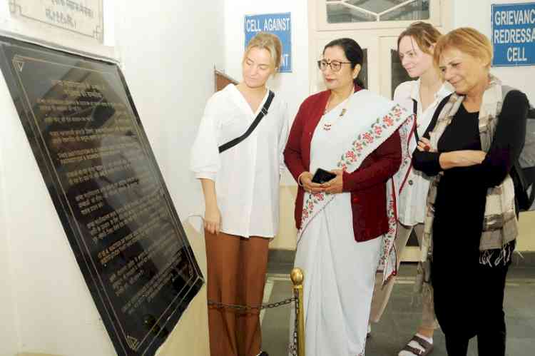 Students and faculty from Hungary visits KMV under exchange program 