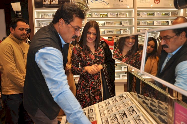 Chandigarh people get to see the most advanced and great looking eyewear store