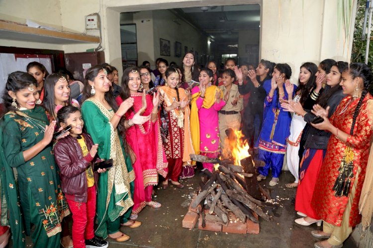 A  college in Jalandhar celebrates lohri dhiyan di