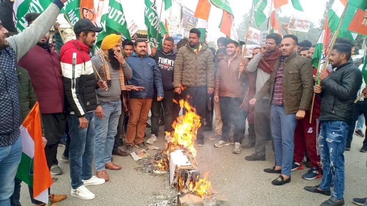 Youth Cong workers stage protest against price hike