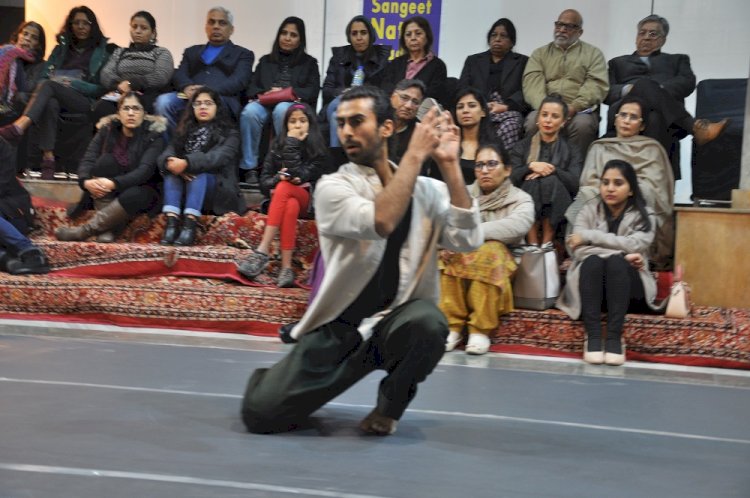 Contemporary solo dance performance by London based dancer enthrals audience