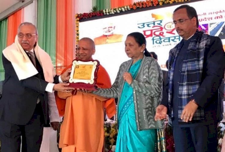 Dr Mahesh Gupta receives special recognition by Governor of UP