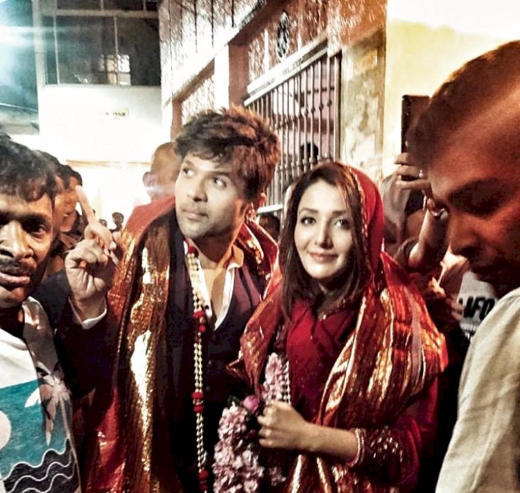 Himesh Reshammiya and Sonia Mann seek blessings 