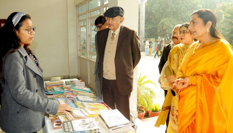KMV book bank distributes free of cost books to students