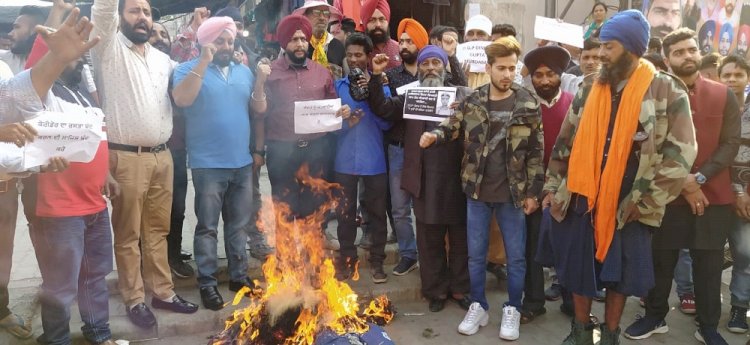 अकाली दल ने करतारपुर साहिब कॉरिडोर पर डीजीपी के बियान के विरोध में पुतला जलाया