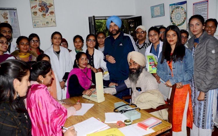 Free check-up camp organized at Lyallpur Khalsa College 