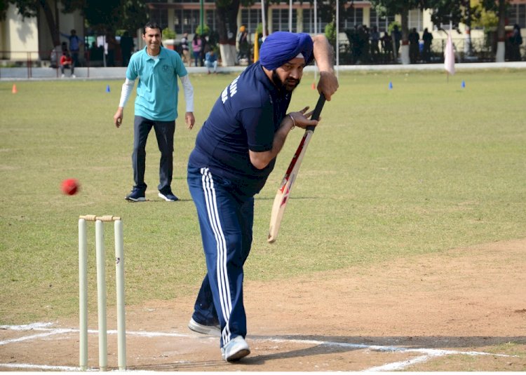 Friendly cricket match played in Lyallpur Khalsa College