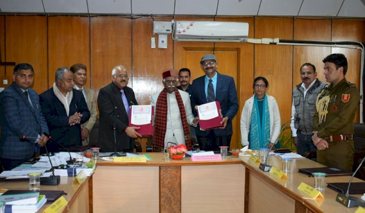 Make special efforts to bring benefit of research to farmers: Governor